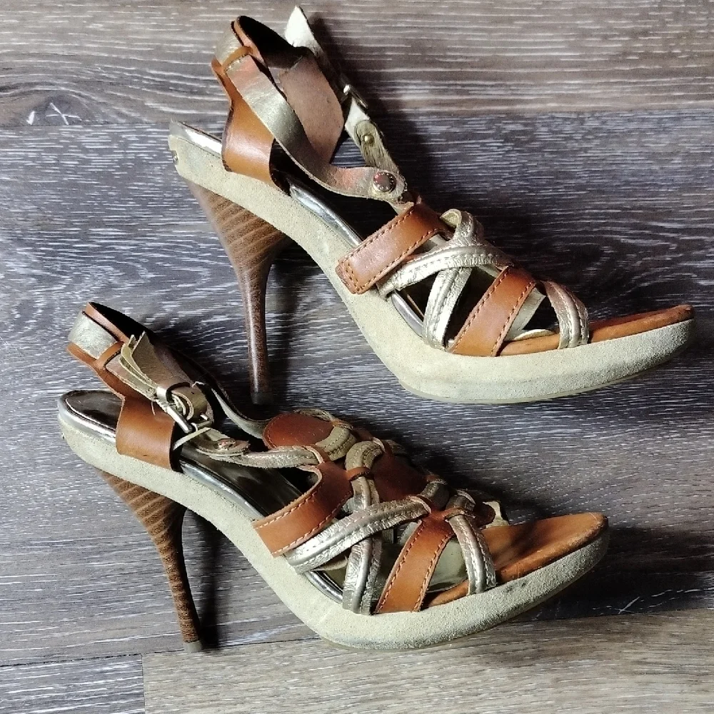 Michael Kors Brown and Gold Sandals with Elegant Design